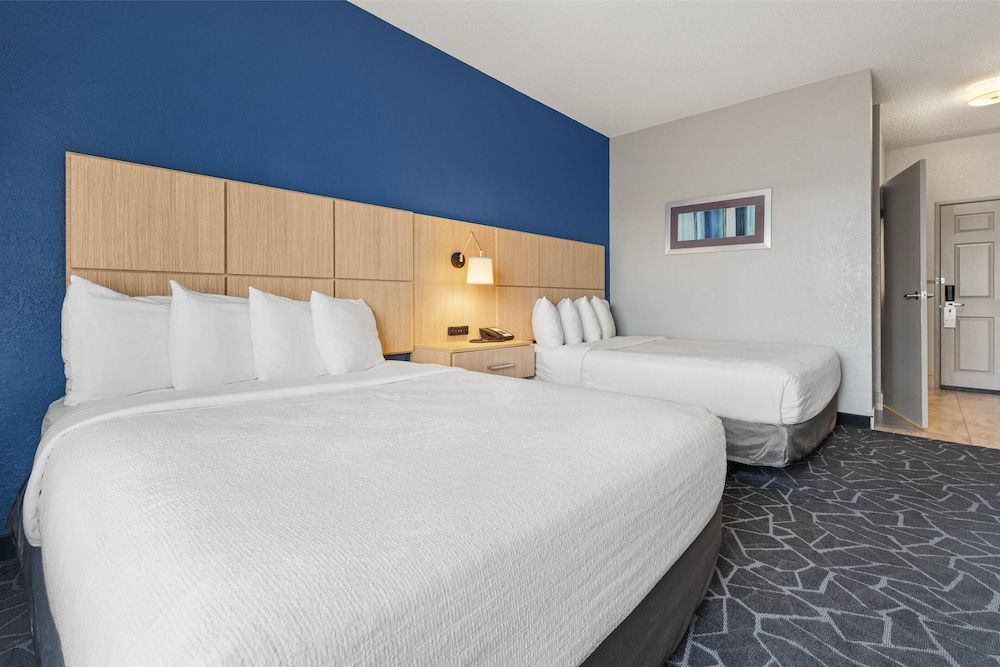 Standard Room, 2 Queen Beds, Accessible, Bathtub (Pet Friendly)