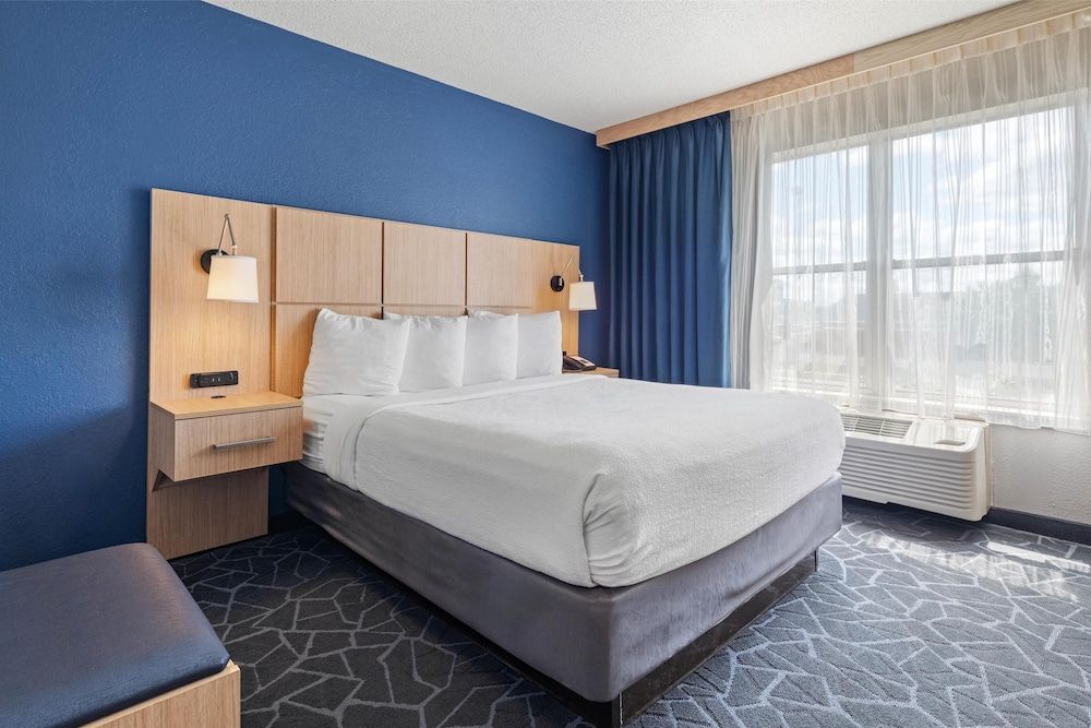 Best Western Eau Claire South Standard Room, 1 Queen Bed, Non Smoking, Refrigerator