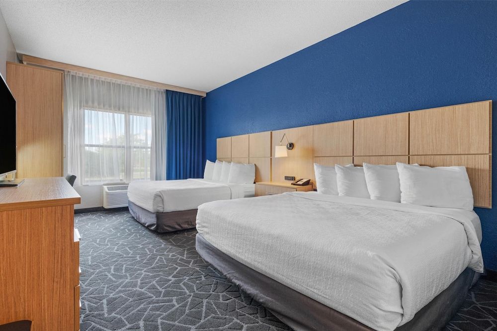 Standard Room, 2 Queen Beds, Accessible, Bathtub (Pet Friendly)