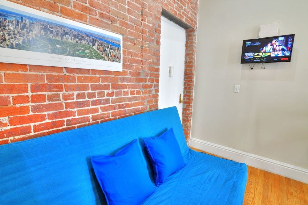 Hello Apartments NYC Charming Studio 11