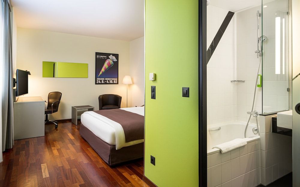 Premium Room, 1 King Bed, Corner