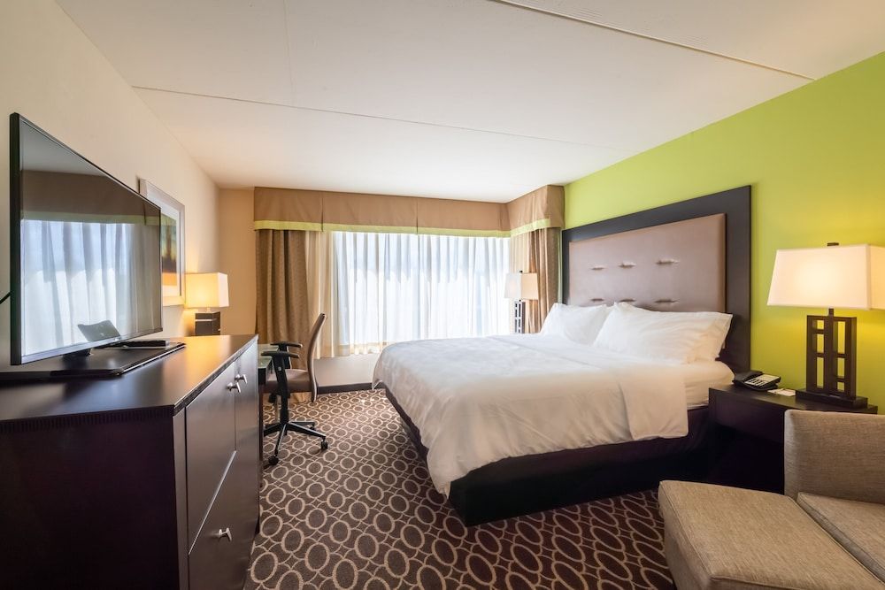 Standard Room, 1 King Bed (Walk-In Shower)