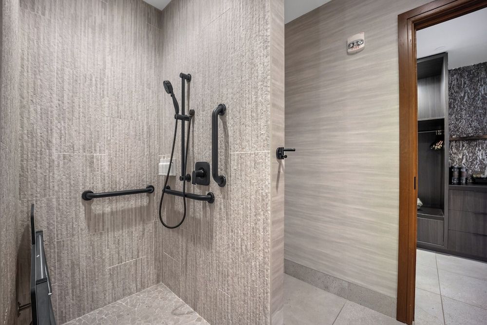 Flying Horse Resort & Club Room, 2 Queen Beds, Accessible 11