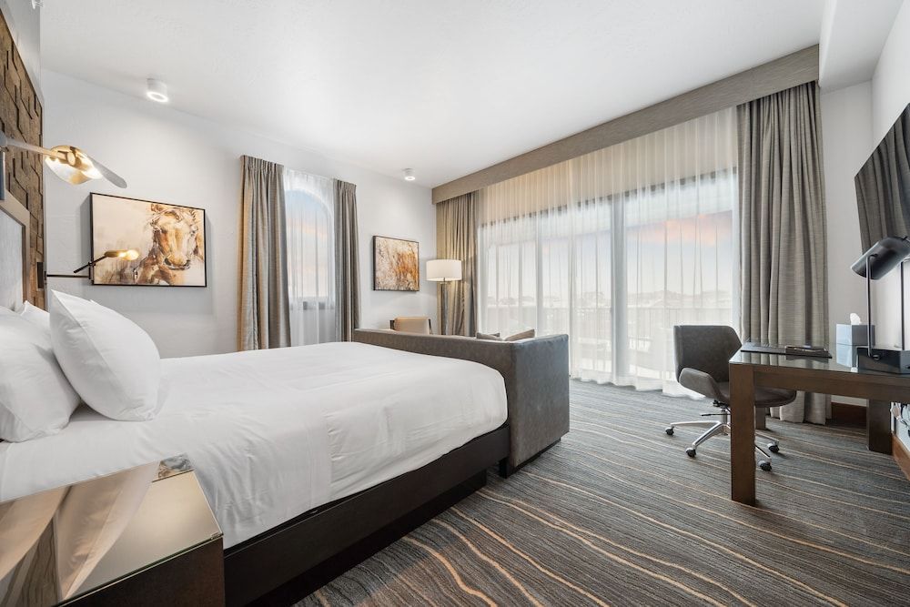 Flying Horse Resort & Club Deluxe Suite, 1 King Bed (Deluxe Suite)