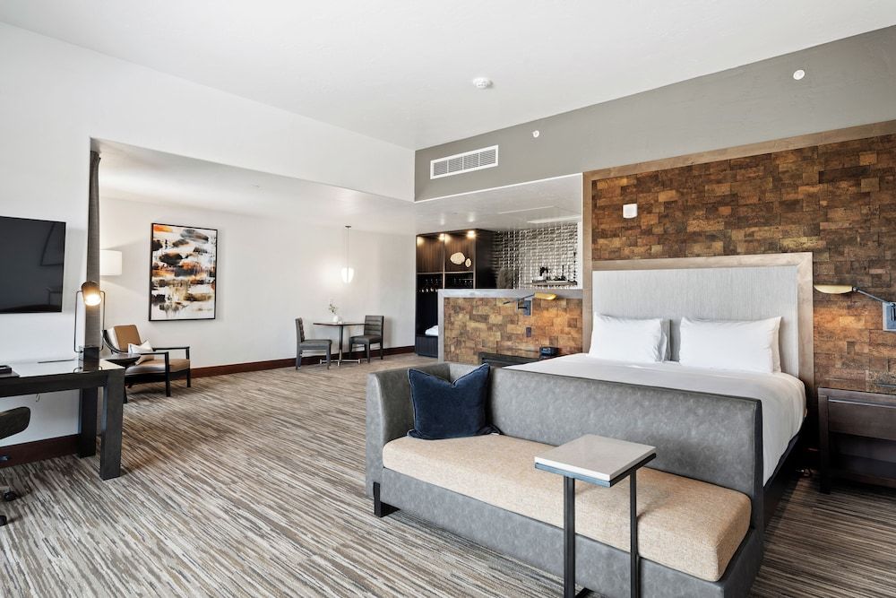 Flying Horse Resort & Club Premium Suite, 1 King Bed with Sofa bed (Academy Suite) 2