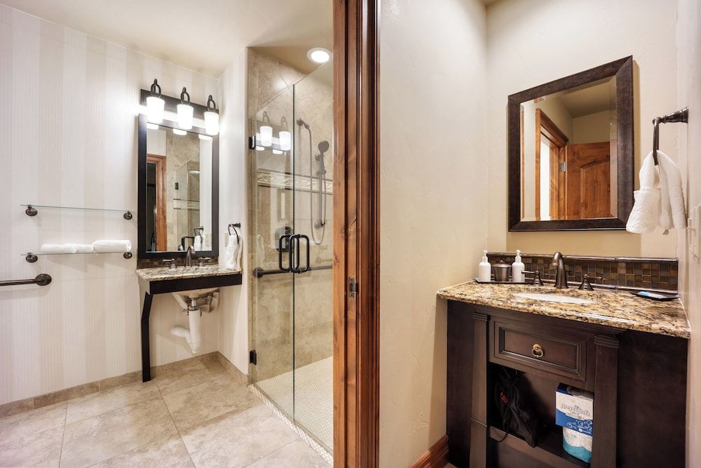 Flying Horse Resort & Club Room, 2 Queen Beds, Accessible 14