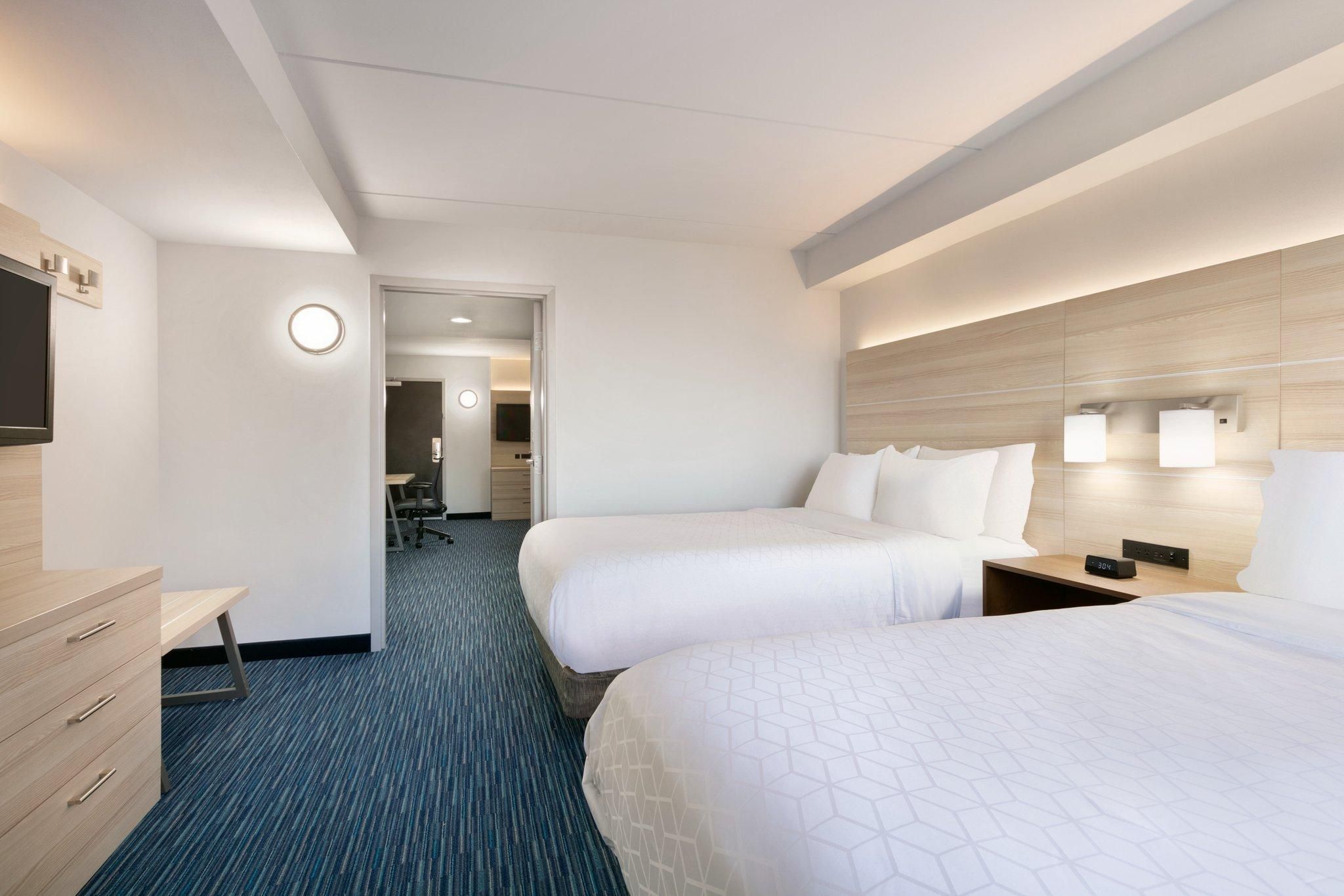 2 Queen Beds Suite
