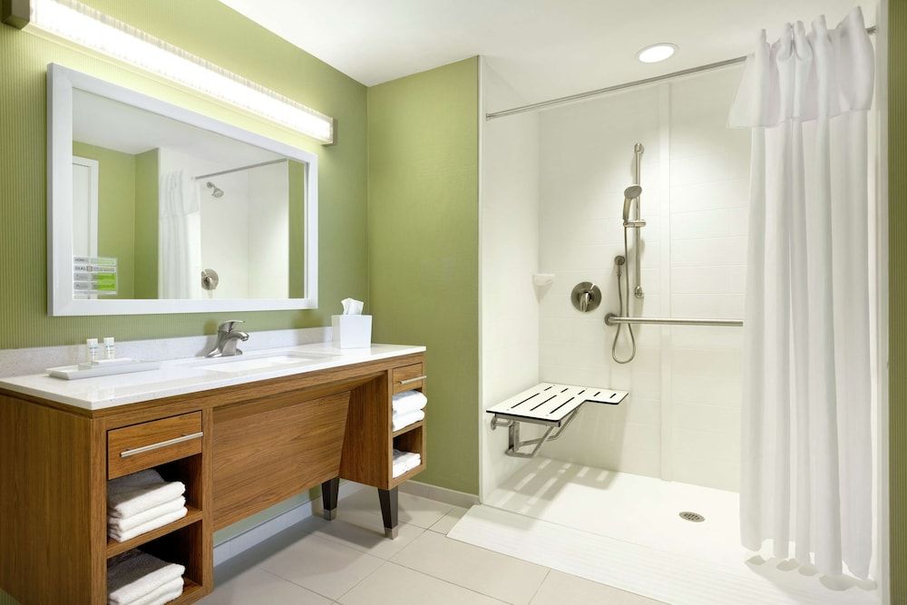 Suite, 1 King Bed, Accessible (Roll-in shower)