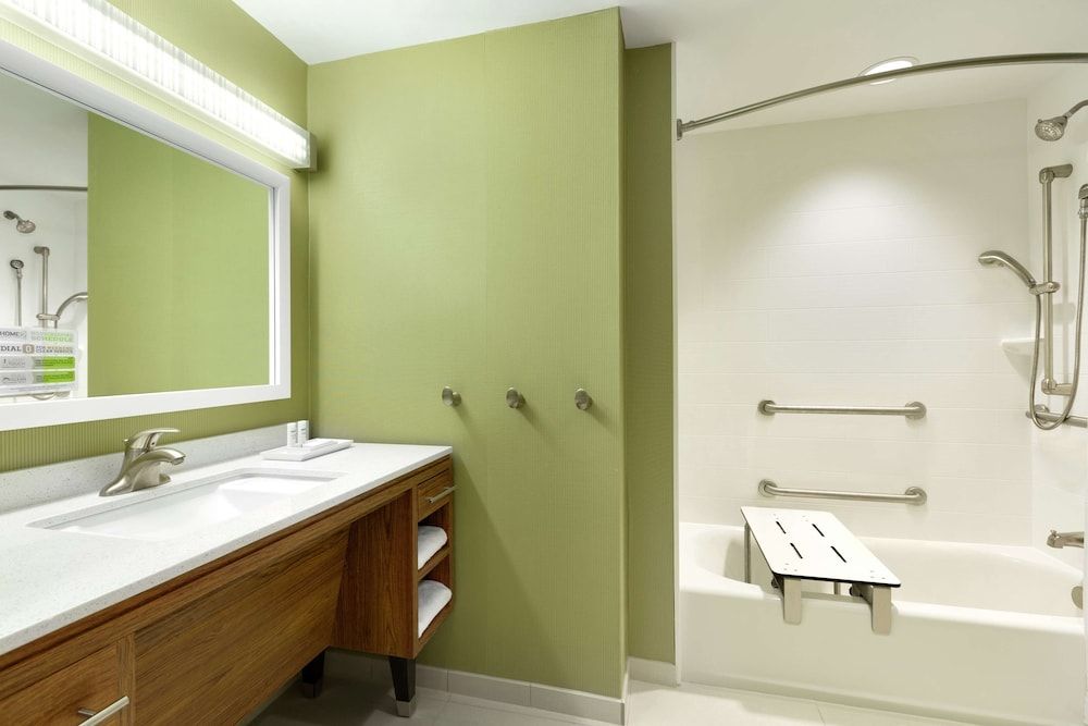 Suite, 2 Double Beds, Accessible, Bathtub (Mobility & Hearing)