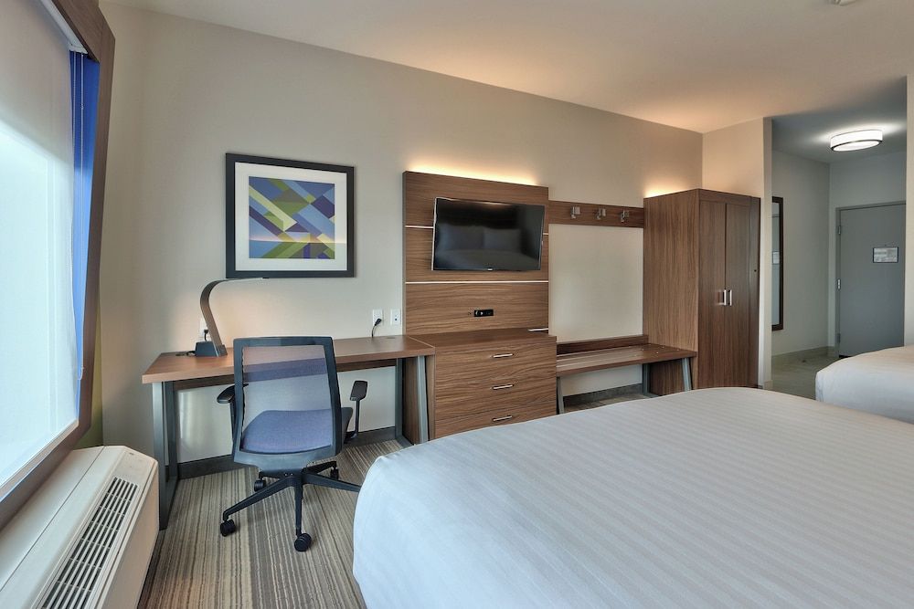 undefined Holiday Inn Express & Suites Houston East - Beltway 8 by IHG 4