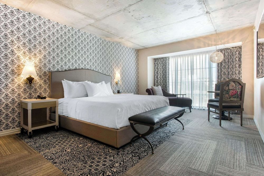 Suite, 1 King Bed, 2 Person Sofa Bed, Hearing Accessible