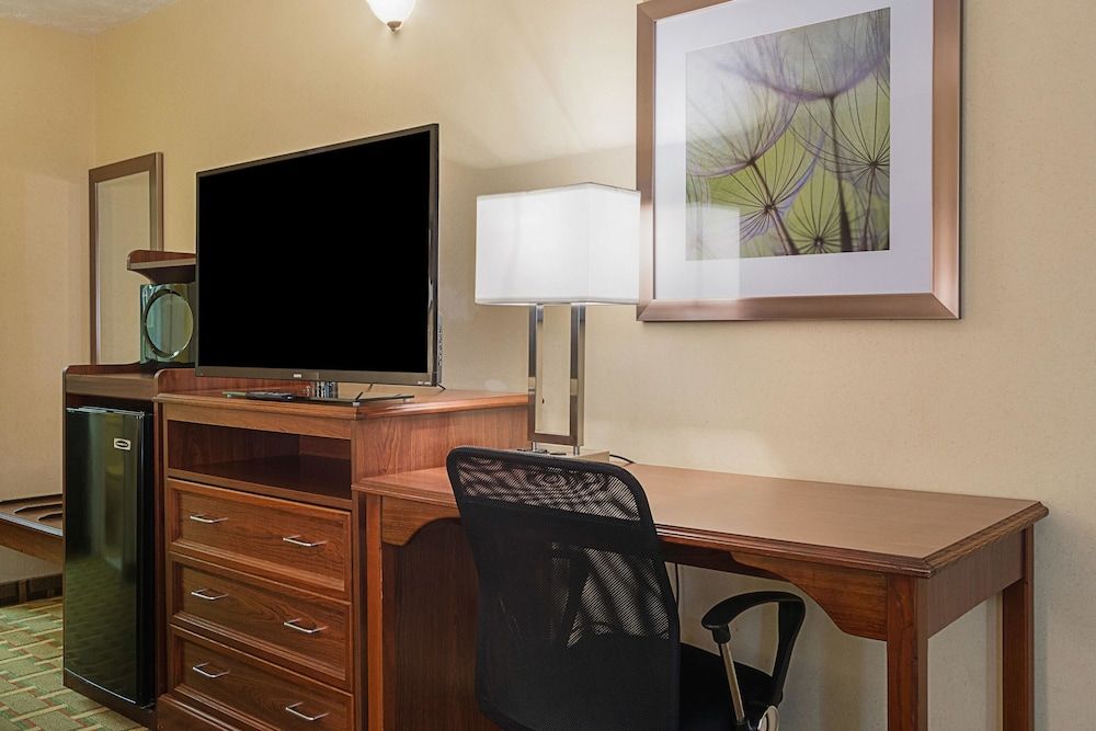 Quality Inn Hartwell Standard Room, 1 King Bed 19