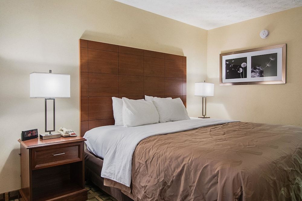 Quality Inn Hartwell Standard Room, 1 King Bed 7