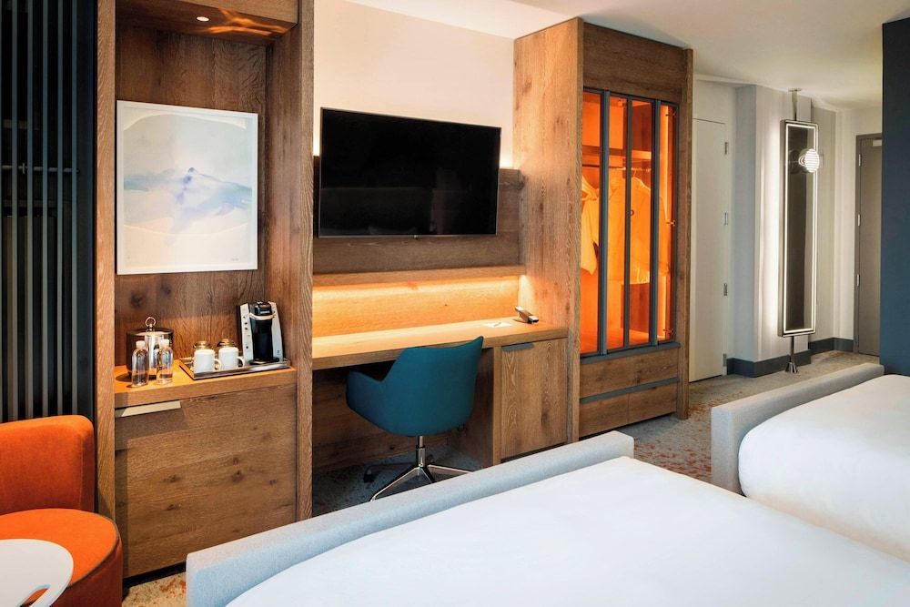 Room, 2 Queen Beds, Non Smoking (Mobility Accessible, Roll-in Shower)