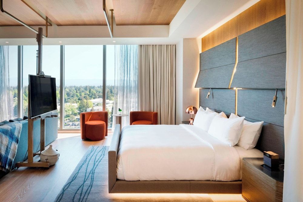 Suite, 1 Bedroom, Non Smoking, Bay View (Mobility Accessible, Roll-in Shower)