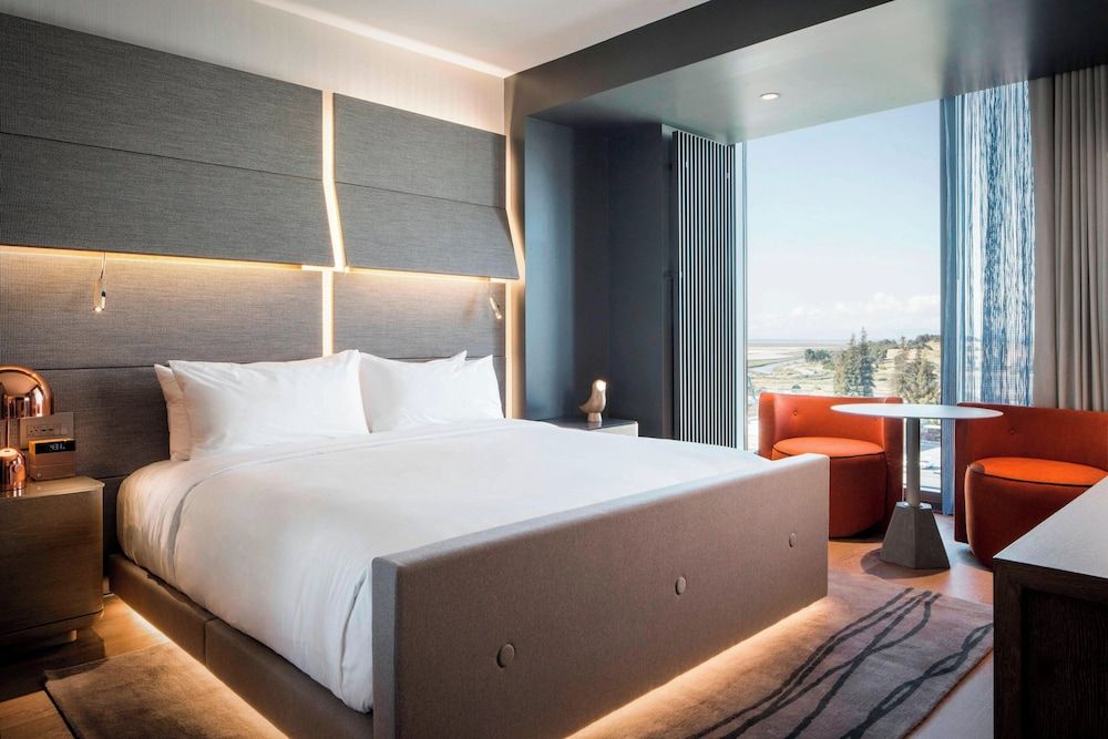 Suite, 1 Bedroom, Non Smoking, Bay View (Balcony)