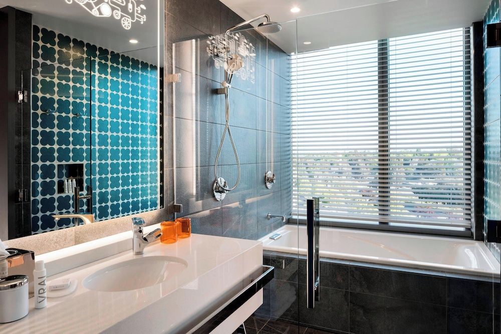 Suite, 1 Bedroom, Non Smoking, Bay View (Mobility Accessible, Roll-in Shower)
