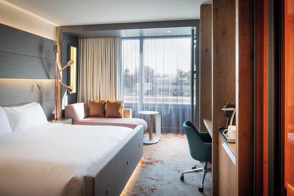Room, 1 King Bed, Non Smoking (Mobility Accessible, Roll-in Shower)