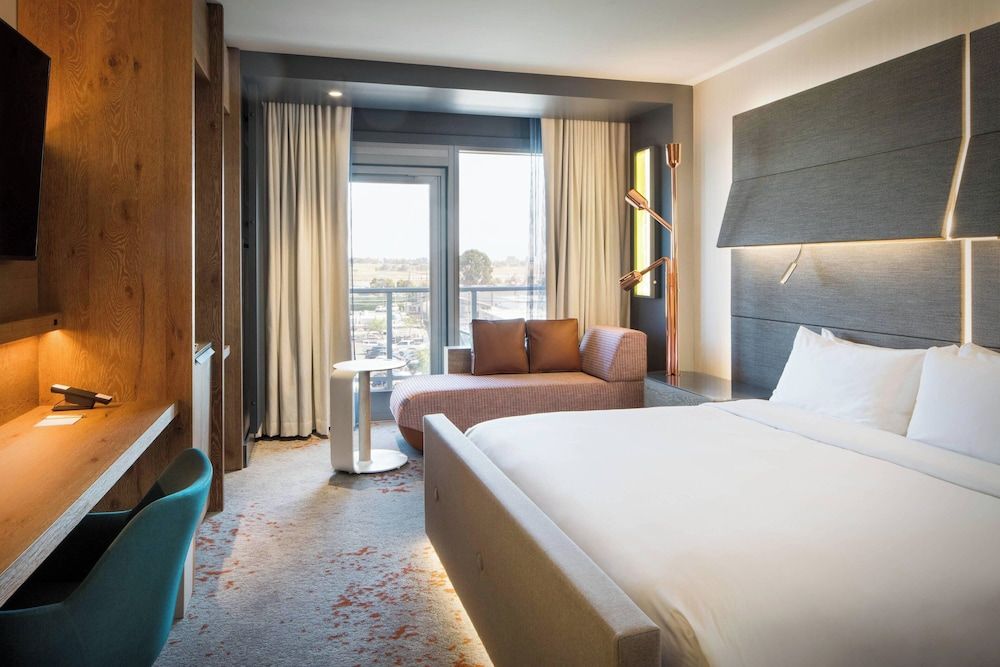 Room, 1 King Bed, Non Smoking, Balcony
