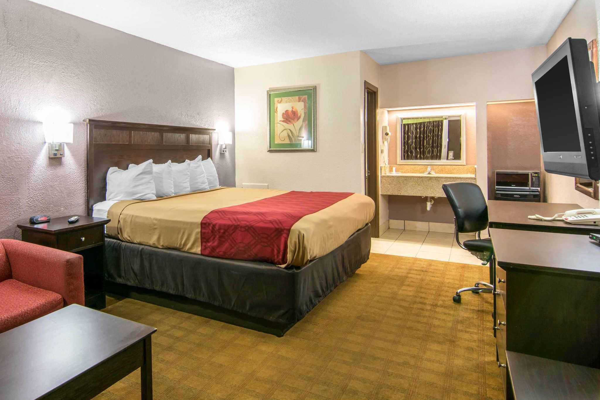 1 King Bed, Smoking