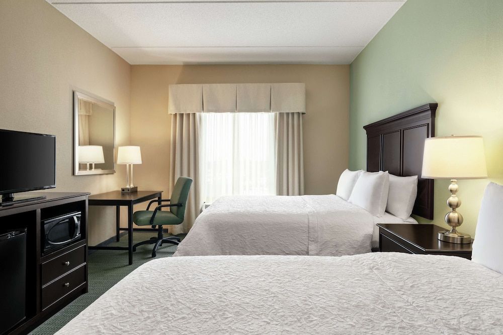 Room, 2 Queen Beds, Non Smoking (With Tub)