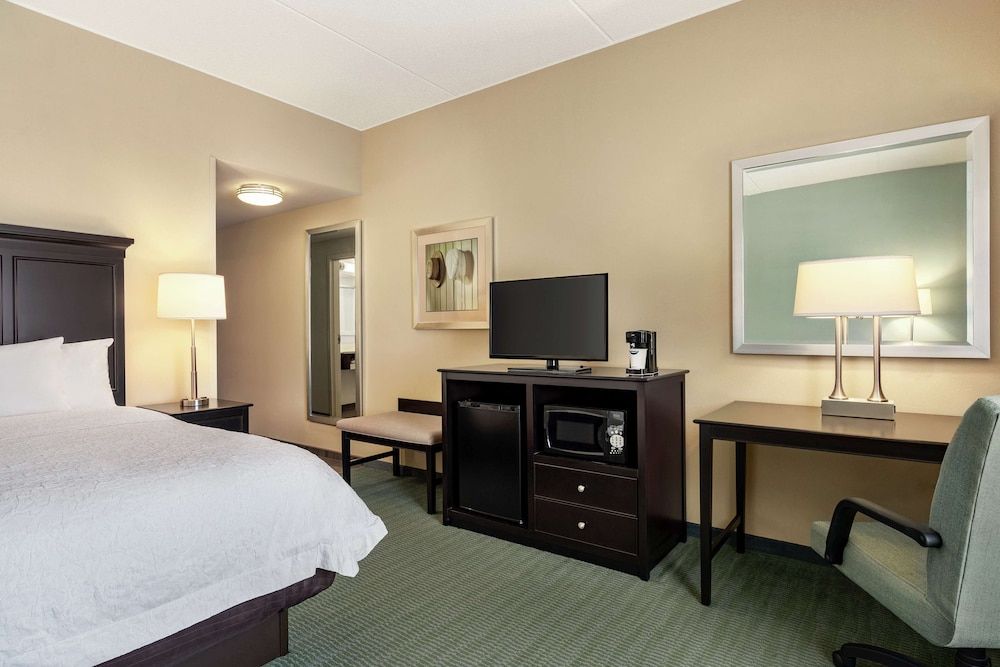 Room, 1 King Bed with Sofa bed, Non Smoking (With Tub)