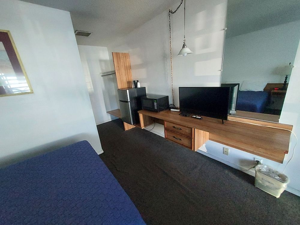 Royal Inn Double Room, 2 Queen Beds (Non-smoking) 3