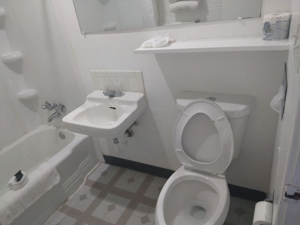 Royal Inn Double Room, 2 Queen Beds (Non-smoking) 6