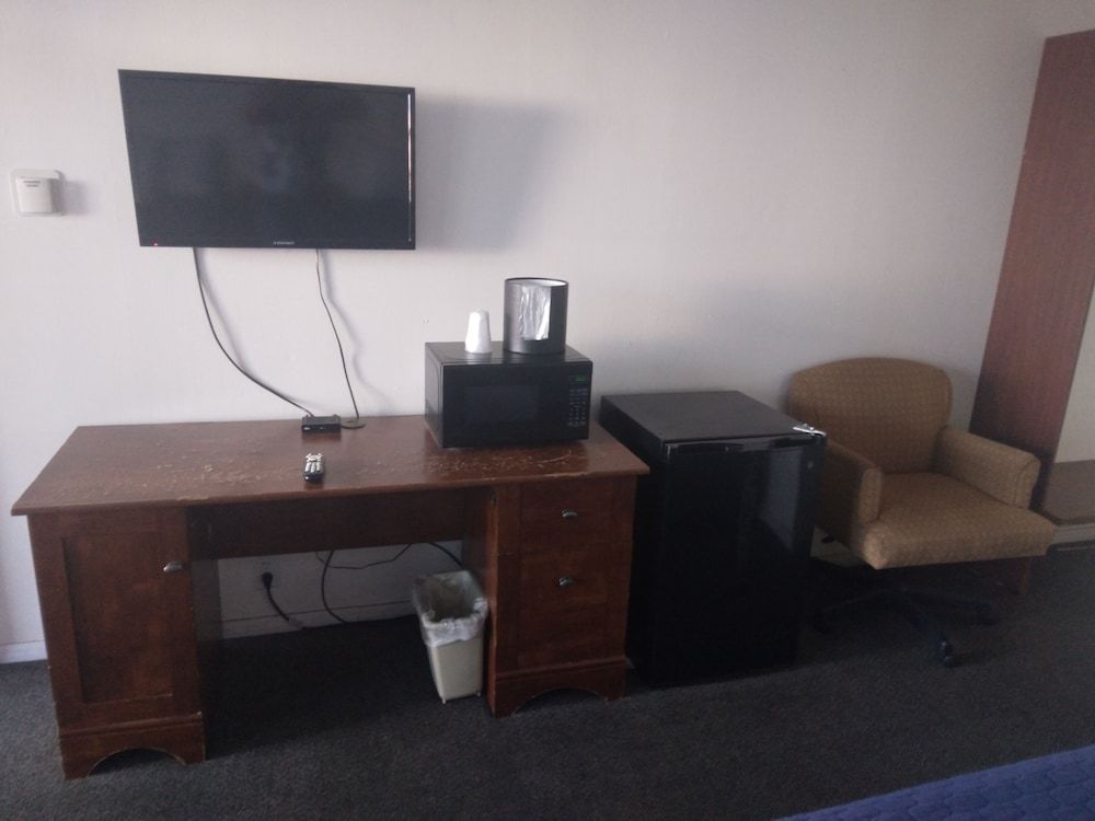 Royal Inn Double Room, 2 Queen Beds (Non-smoking) 7