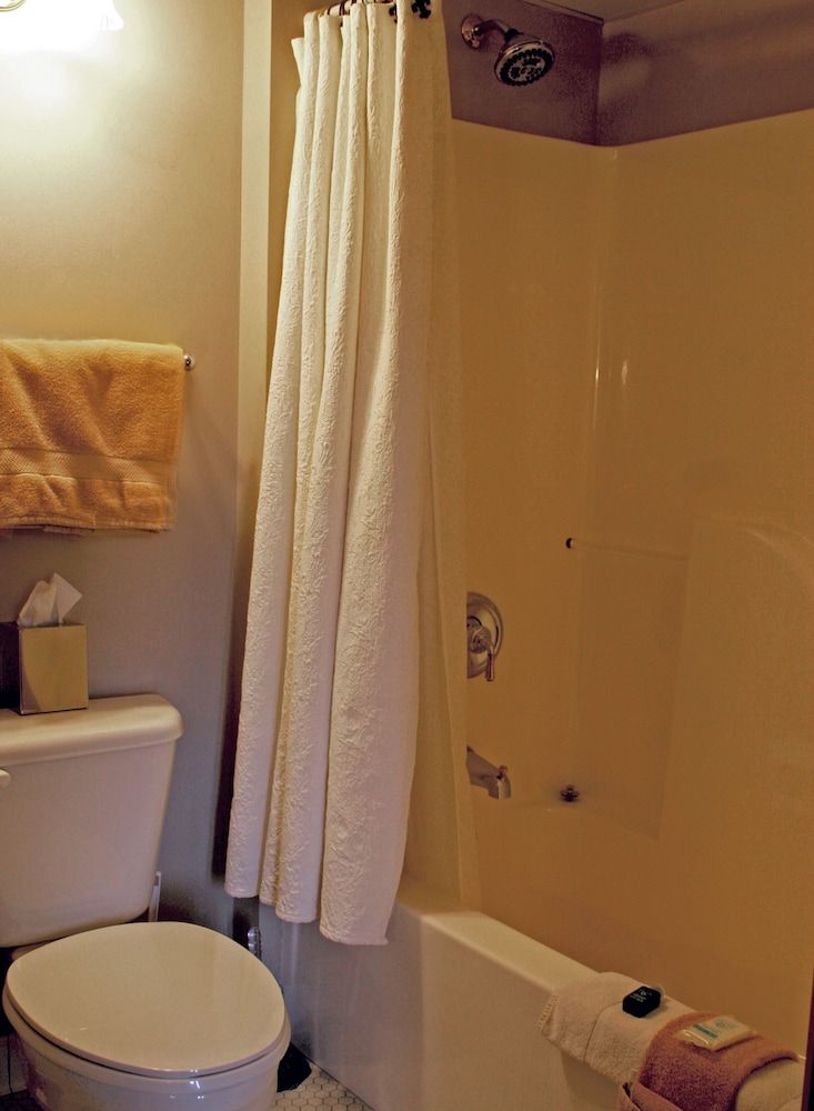 Standard Double Room, Ensuite (Mississippi)