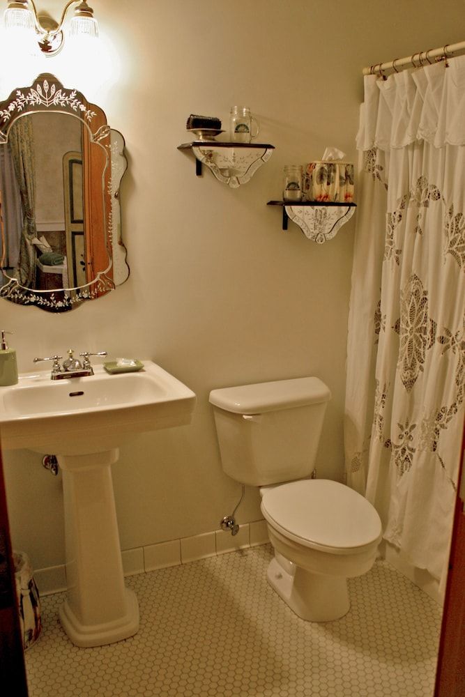 Standard Double Room, Ensuite (Washington Suite)