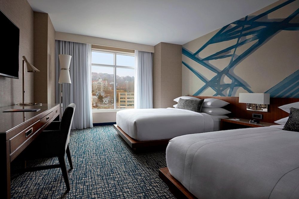 Deluxe Room, 2 Queen Beds (Mobility/Hearing Accessible, Tub)