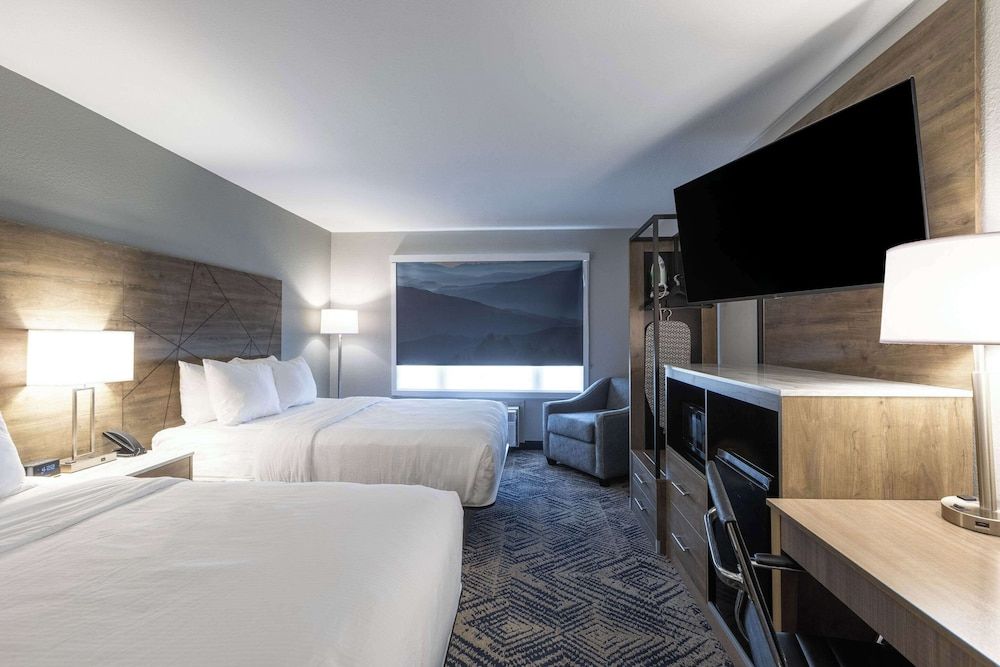 Suite, 2 Queen Beds, Accessible, Non Smoking (Roll in Shower)