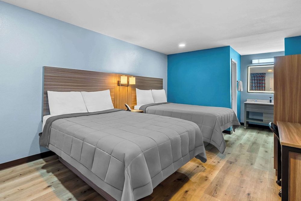 Rodeway Inn & Suites