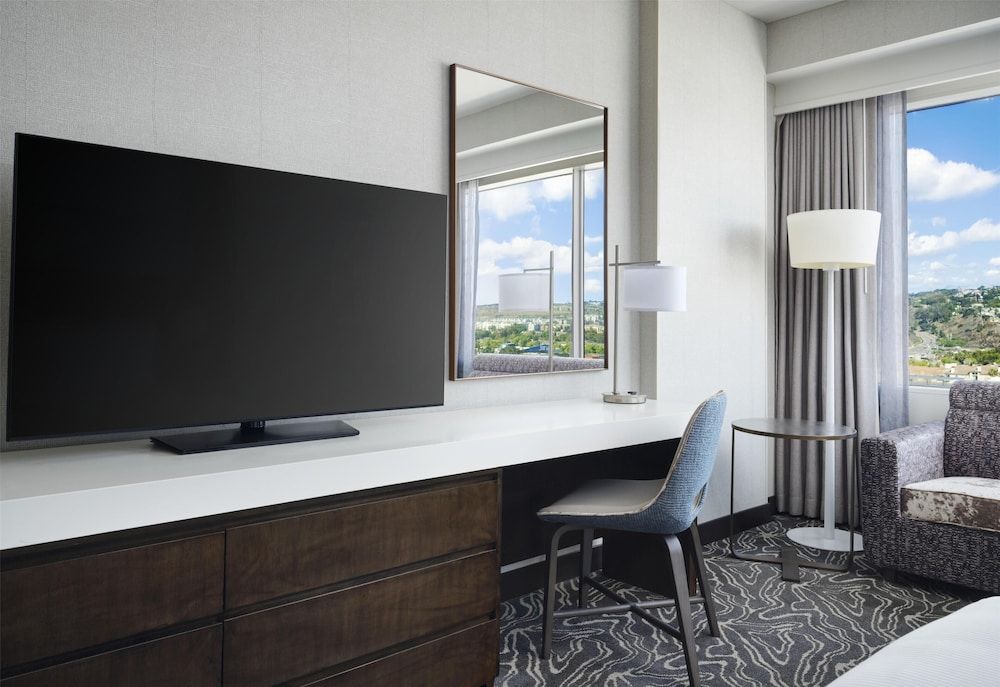 Hilton San Diego Mission Valley 1 King Bed, Non Smoking (Top Floors 12-14) 6