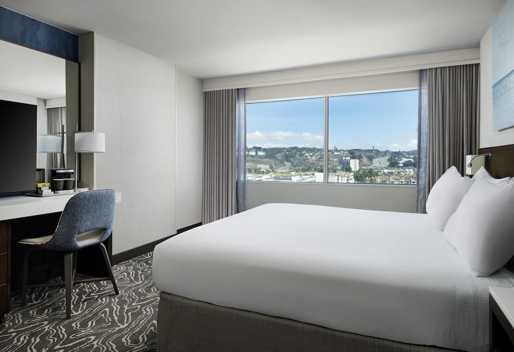 undefined Hilton San Diego Mission Valley 9