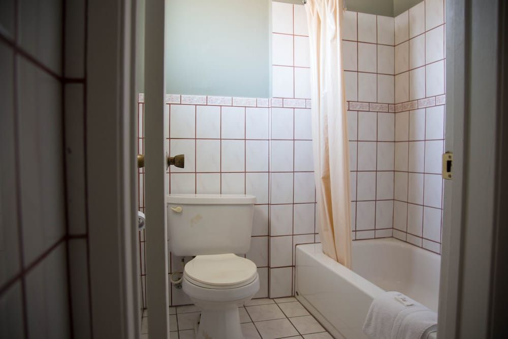 undefined Sahara Motel 8