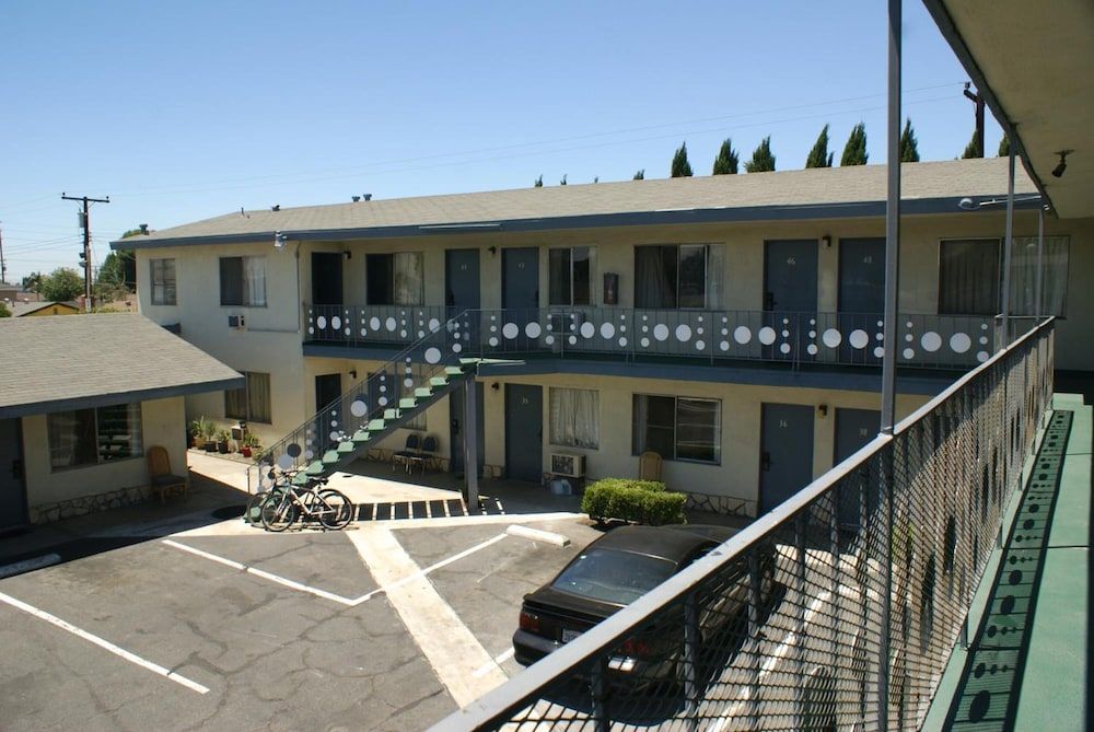 undefined Sahara Motel 3