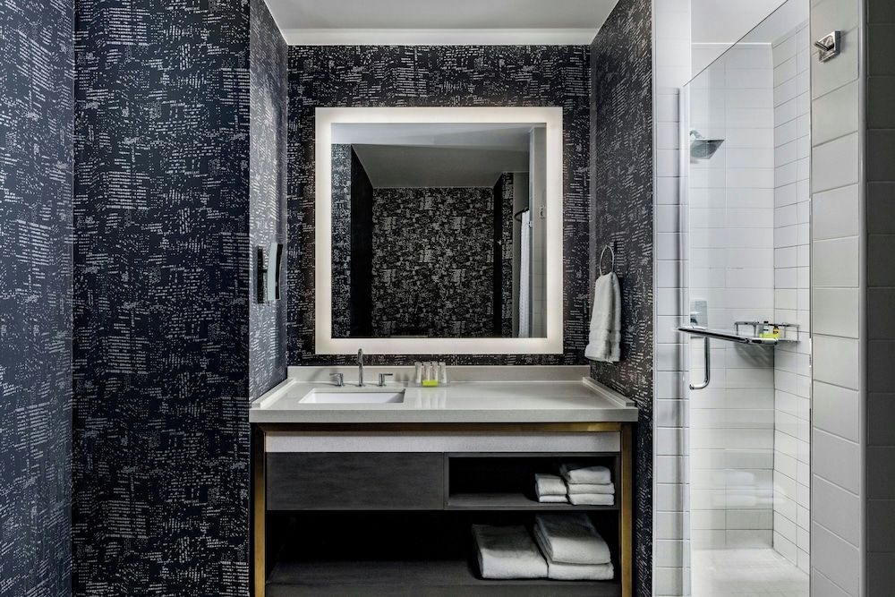 Le Meridien Houston Downtown Room, 1 King Bed 2