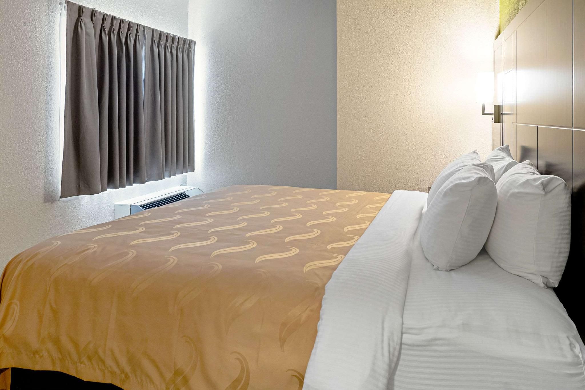1 King Bed, Efficiency, Suite, Nonsmoking