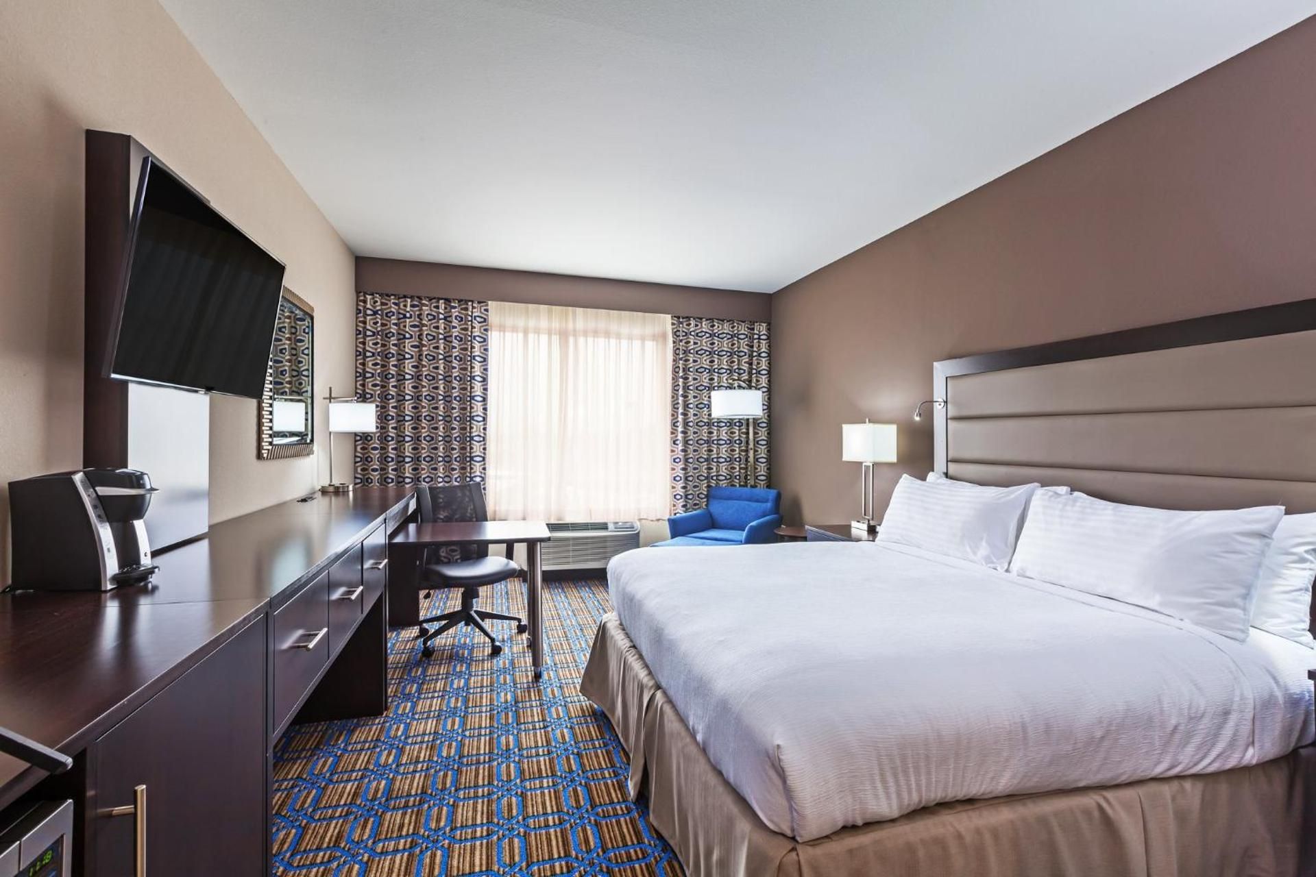 1 King Bed, Nonsmoking, Accessible