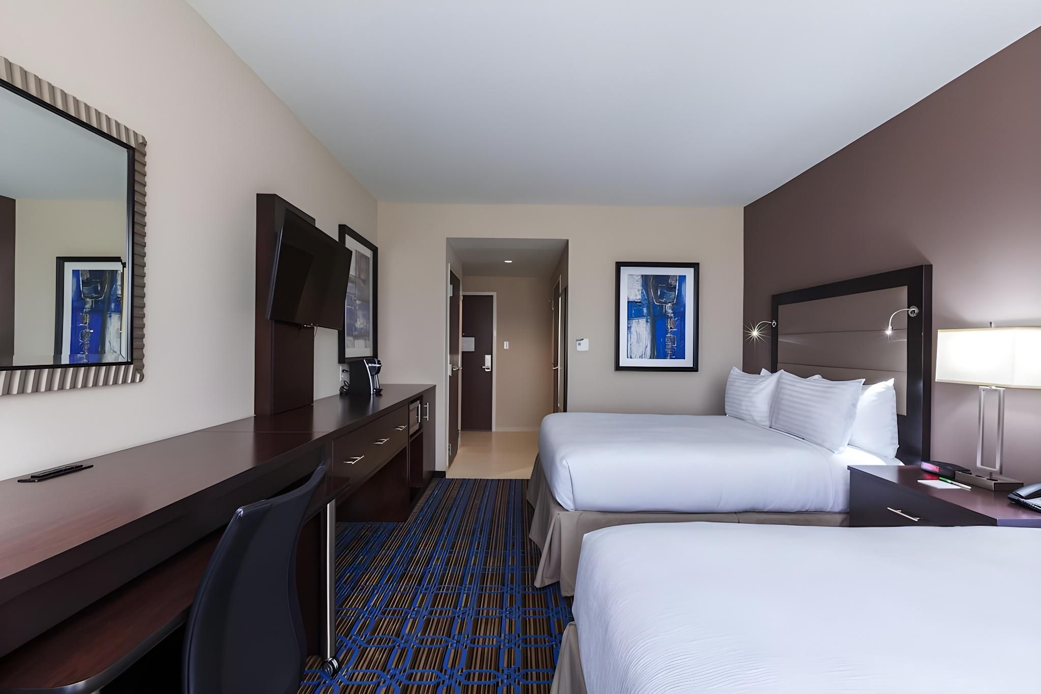 2 Queen Beds, Nonsmoking, Accessible