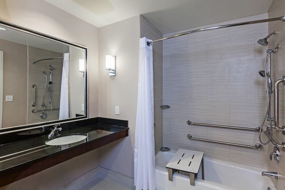 Clarion Hotel The Colony - Plano West Room, 2 Queen Beds, Accessible, Non Smoking 3