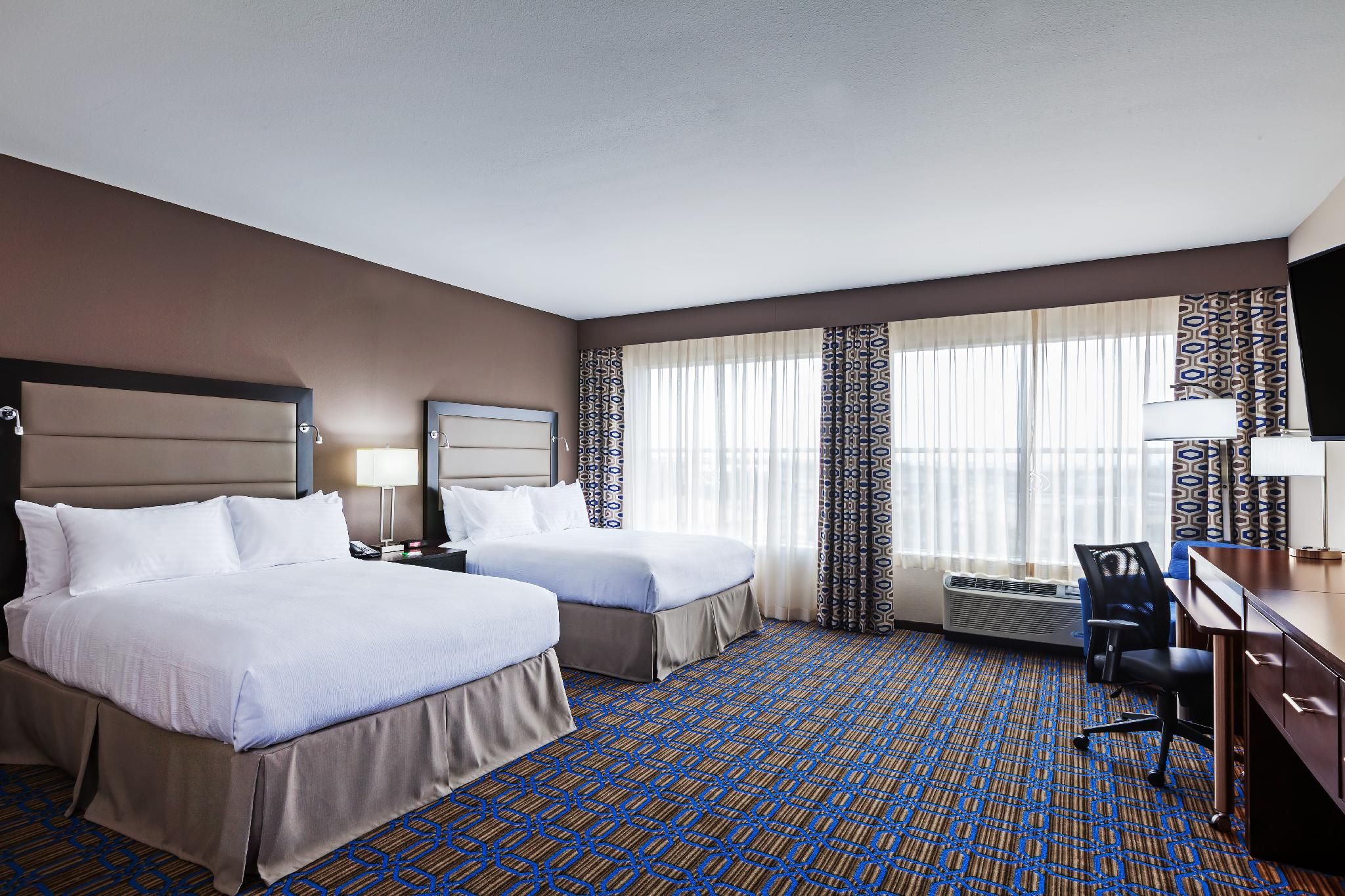 2 Queen Beds, Nonsmoking, Accessible