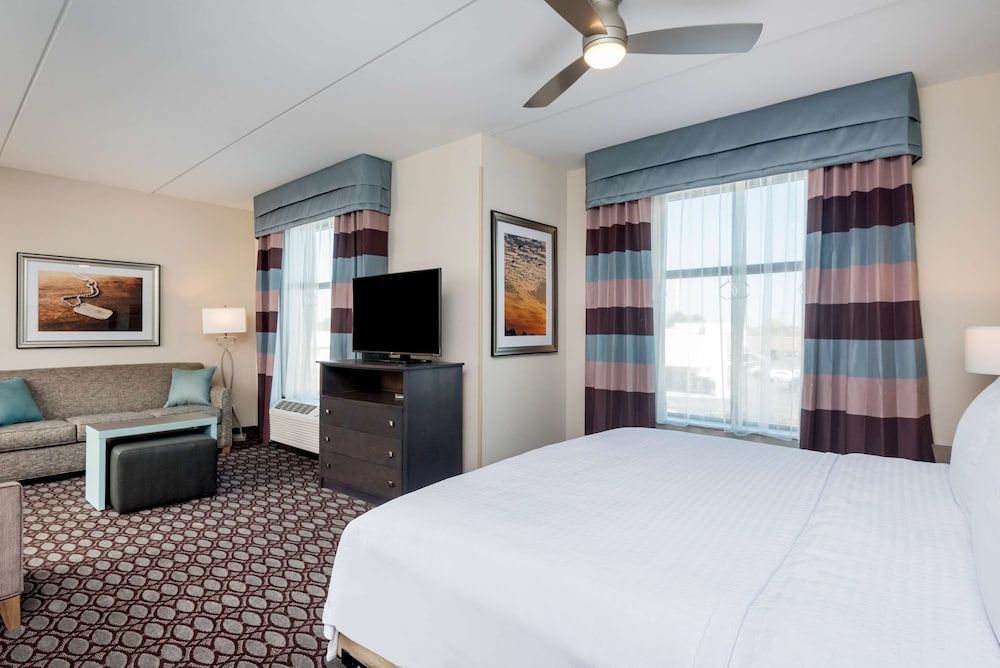 Studio, 1 King Bed, Accessible, Non Smoking (Roll-in Shower)