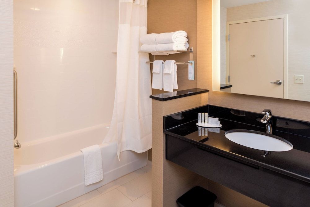 Fairfield Inn & Suites by Marriott Orlando East/UCF Area Room, 2 Queen Beds (Hearing Accessible) 4