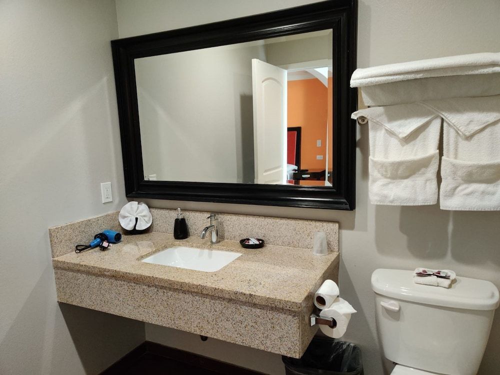 LYFE INN & SUITES by AGA - LAX Airport Standard Room, 1 King Bed 12