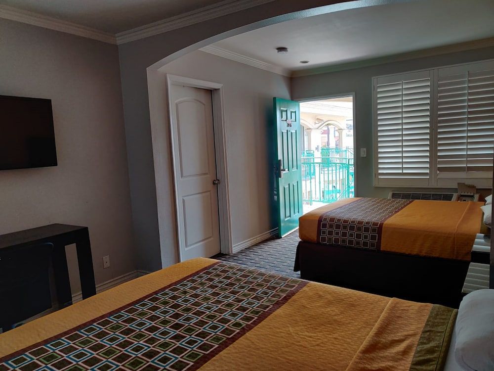 LYFE INN & SUITES by AGA - LAX Airport Standard Room, 2 Queen Beds 17