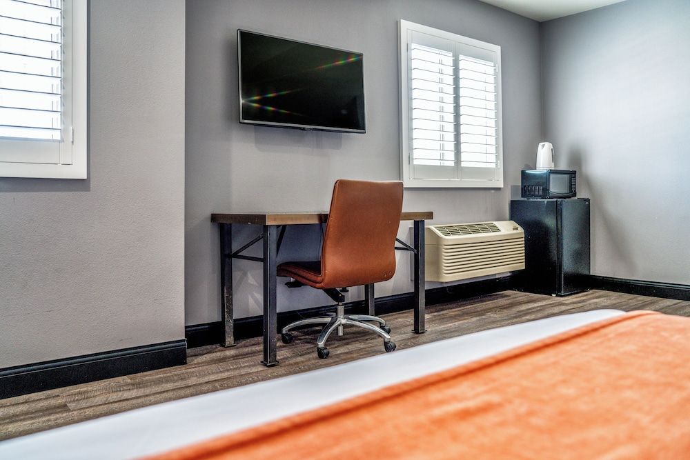 LYFE INN & SUITES by AGA - LAX Airport Standard Room, 2 Queen Beds 18