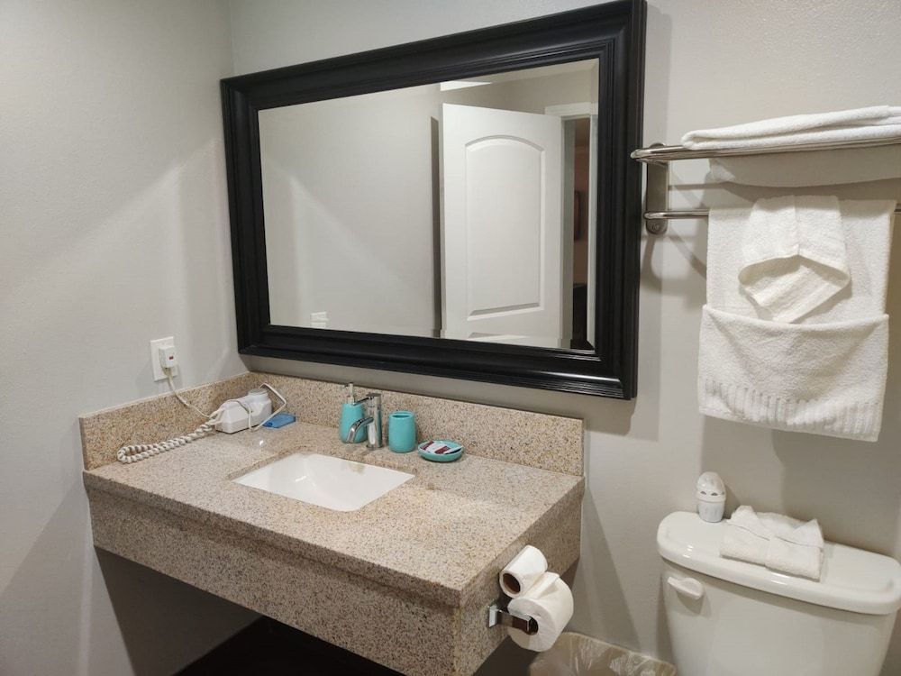 LYFE INN & SUITES by AGA - LAX Airport Standard Room, 1 King Bed 15
